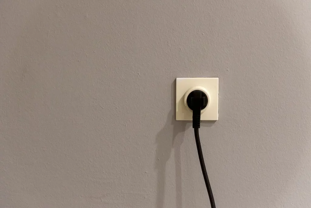 appareil branché à une prise murale